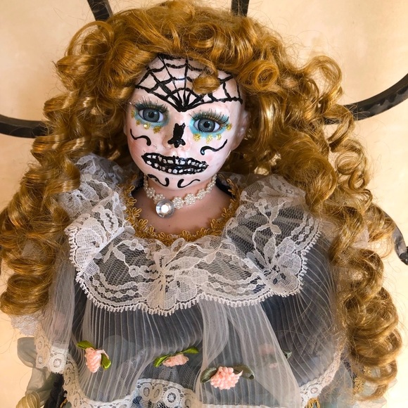 HALLOWEEN “DIA DE LOS MUERTOS” Hand Painted Doll - Picture 2 of 10